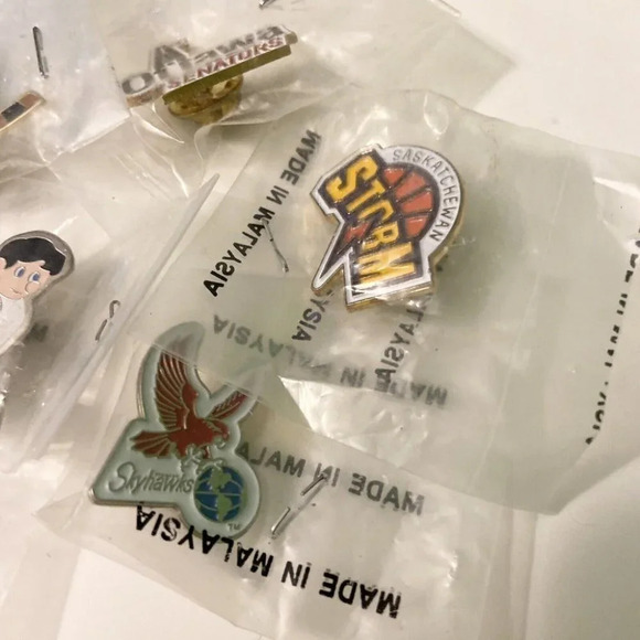 Vintage Hockey Beer Pins Skyhawks Beer Cap Ottawa Senators Montreal  Canadiens - Picture 5 of 10